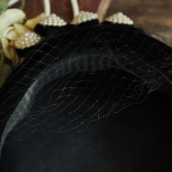 Vintage 1940s Hat, Black Small Topper with Birdcage Veil and Faux Pearl - Picture 9 of 10